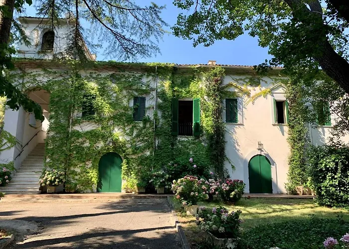 Aurora Holiday House